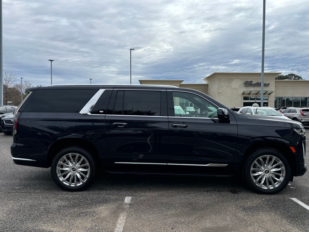 2024 Cadillac Escalade ESV Premium Luxury photo 2