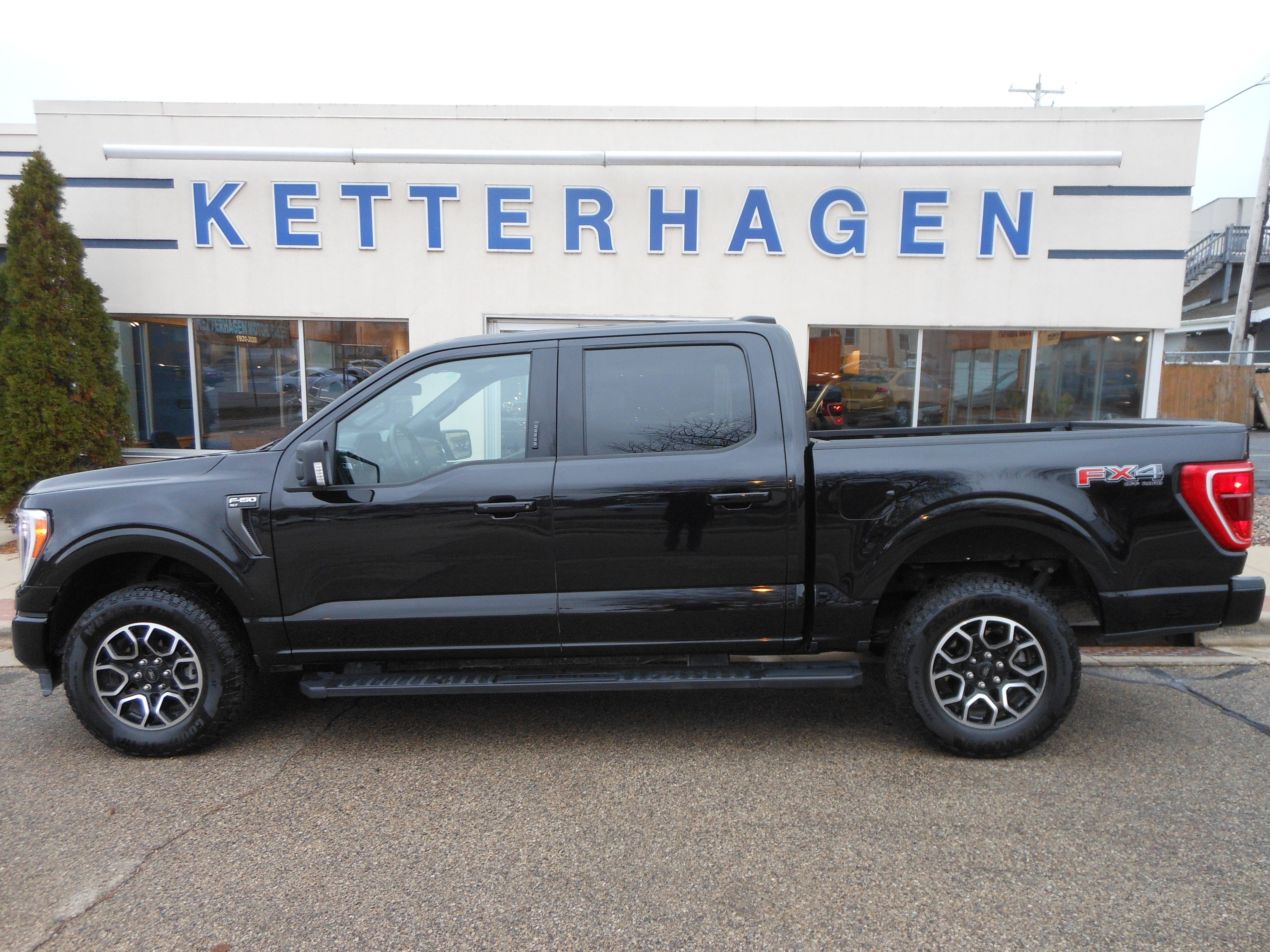 2023 Ford F-150 XLT's photo