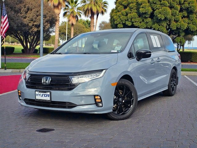 2023 Honda Odyssey SPORT's photo
