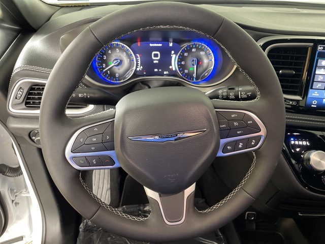 2025 Chrysler Pacifica photo 18