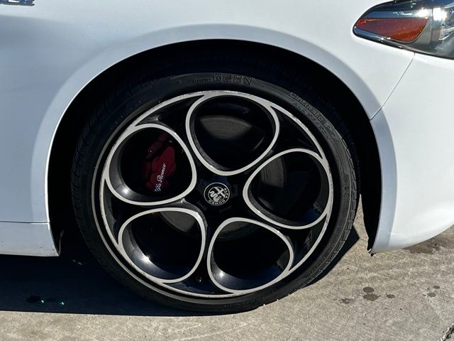 2022 Alfa Romeo Giulia Ti photo 3