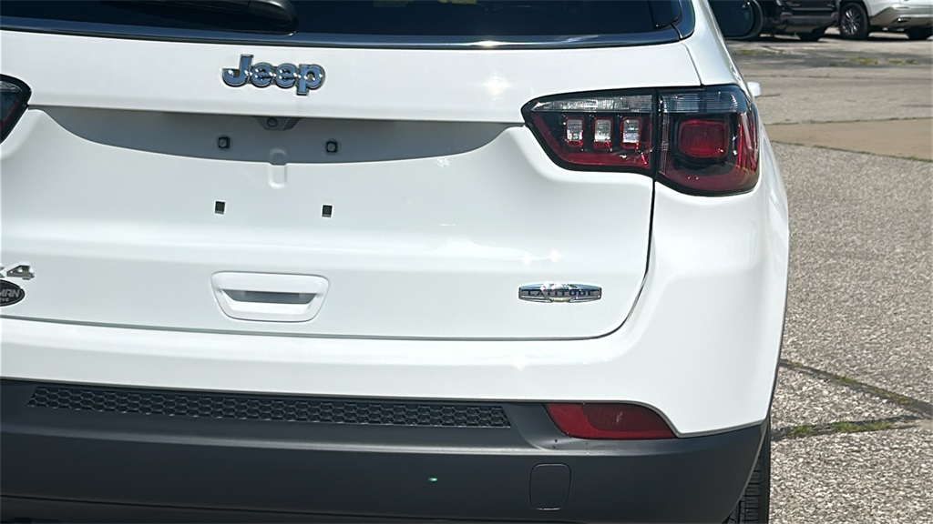 2025 Jeep Compass Latitude photo 6