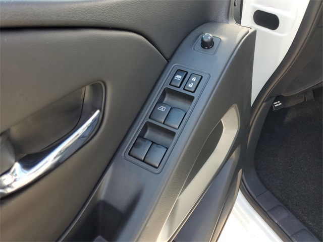 2025 Nissan Frontier Crew Cab SV photo 6