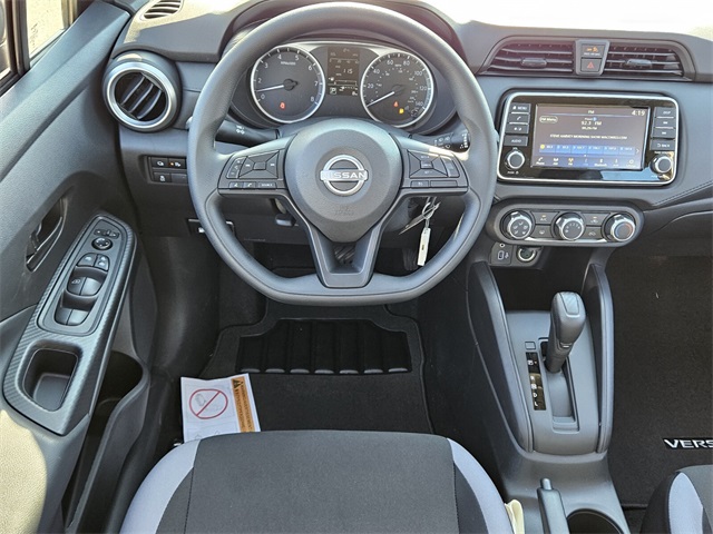 2025 Nissan Versa 1.6 S photo 5