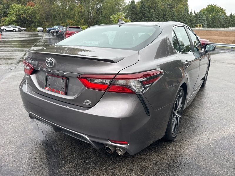 2022 Toyota Camry SE photo 3