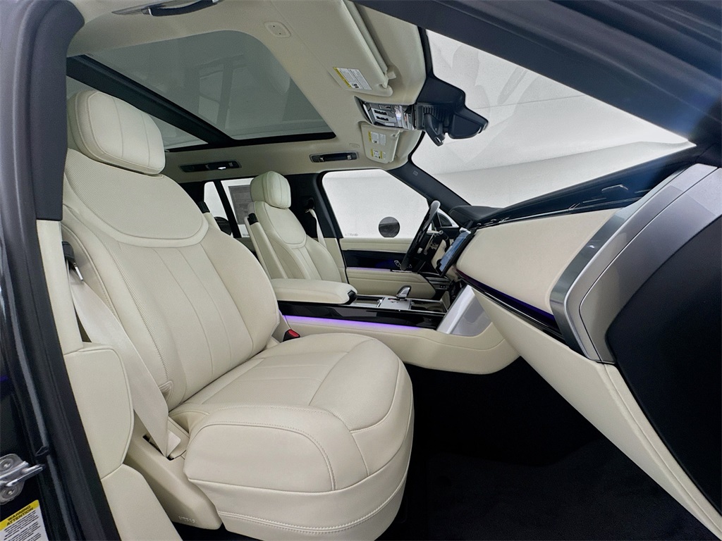 2025 Land Rover Range Rover SE photo 21