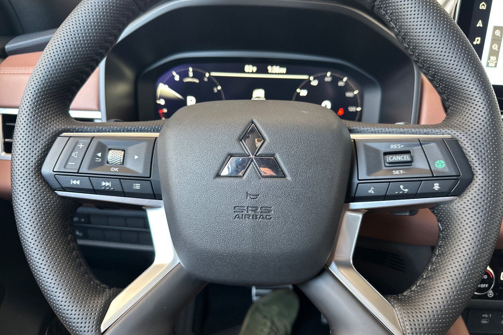 2025 Mitsubishi Outlander SEL photo 22