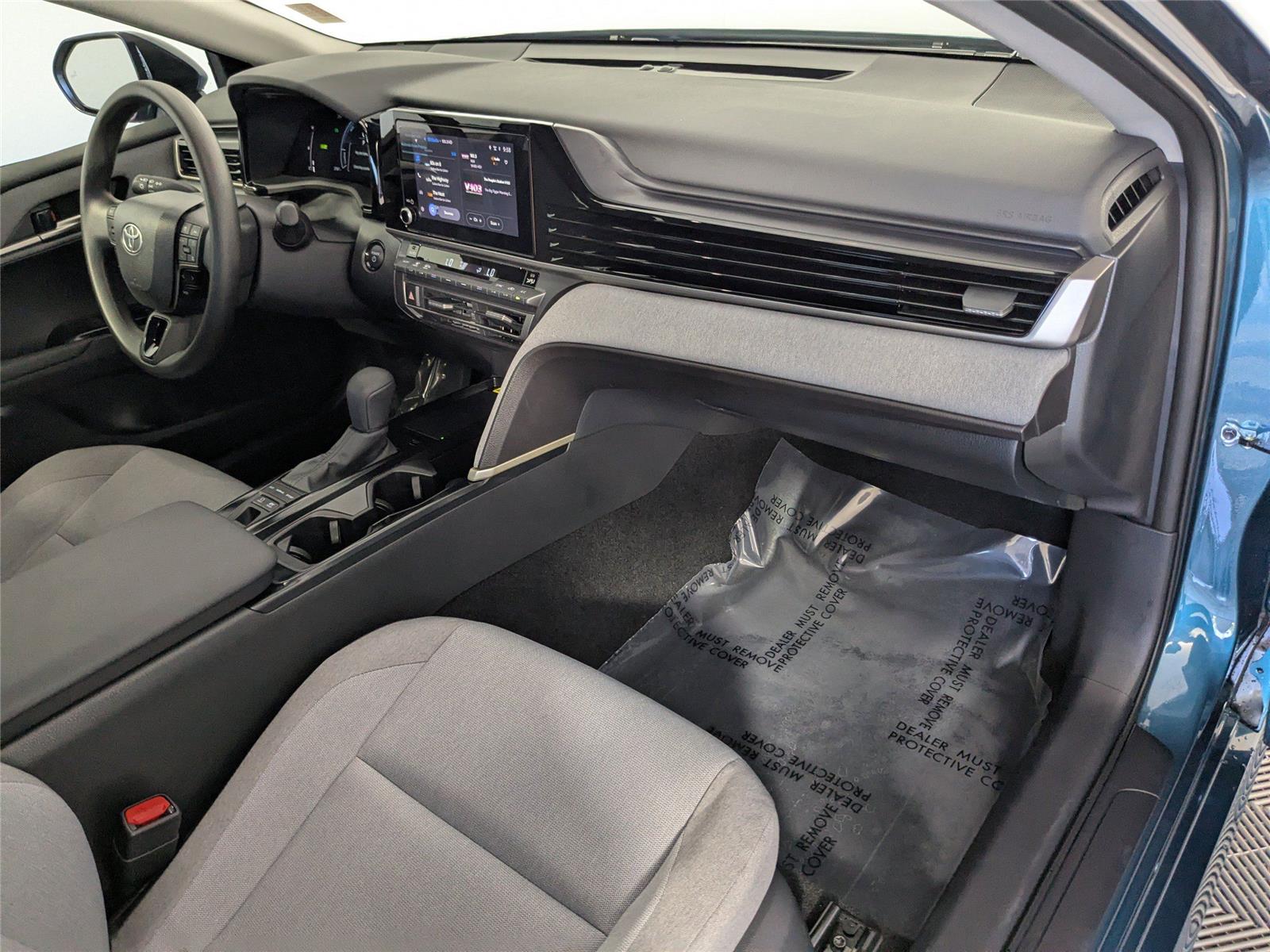 2025 Toyota Camry LE photo 4