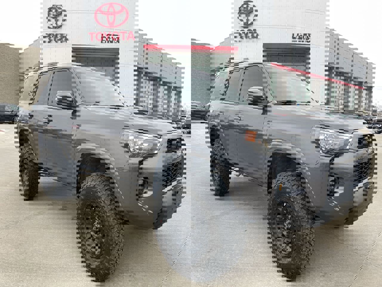 2018 Toyota 4Runner Off-Road Premium's photo