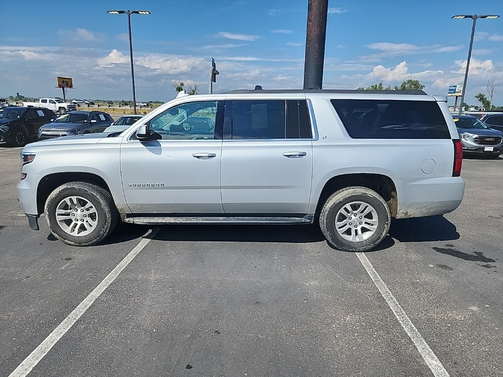2019 Chevrolet Suburban LT photo 2