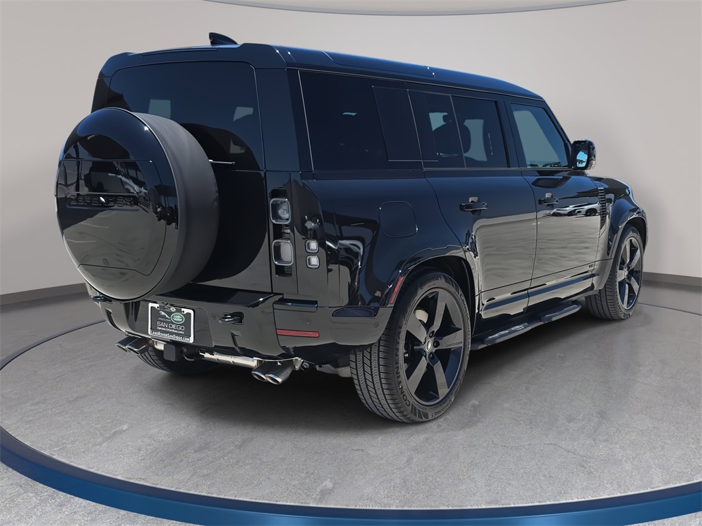2025 Land Rover Defender 110 V8 photo 5