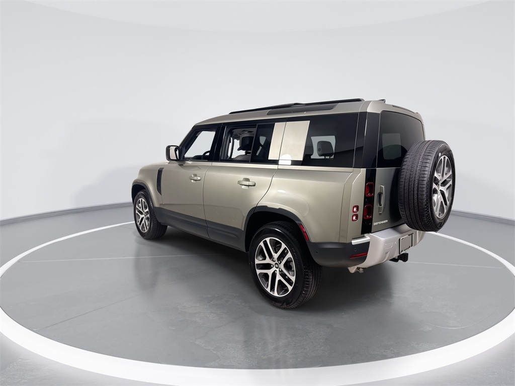 2025 Land Rover Defender 110 S photo 6