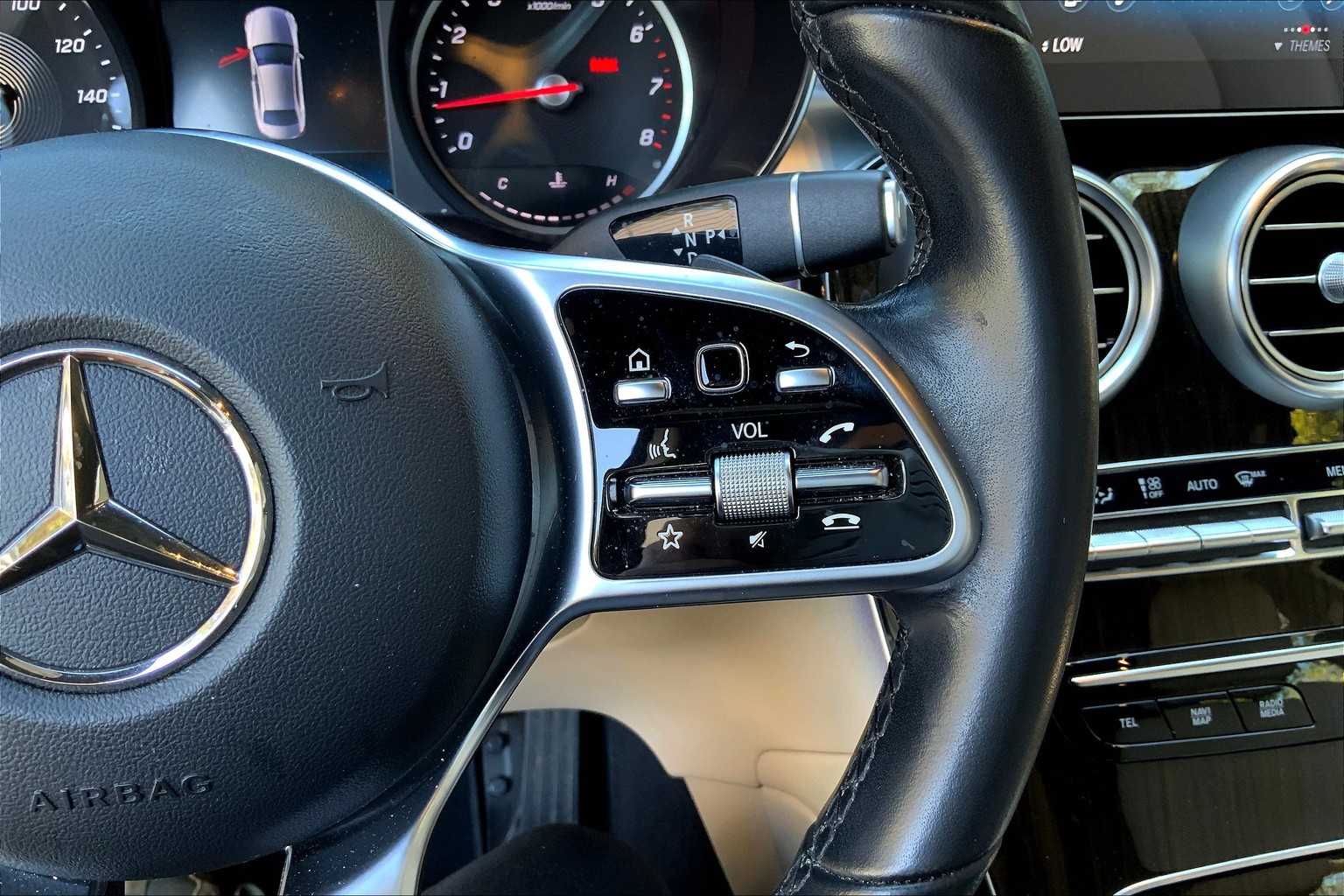 2021 Mercedes Benz GLC 300 photo 23