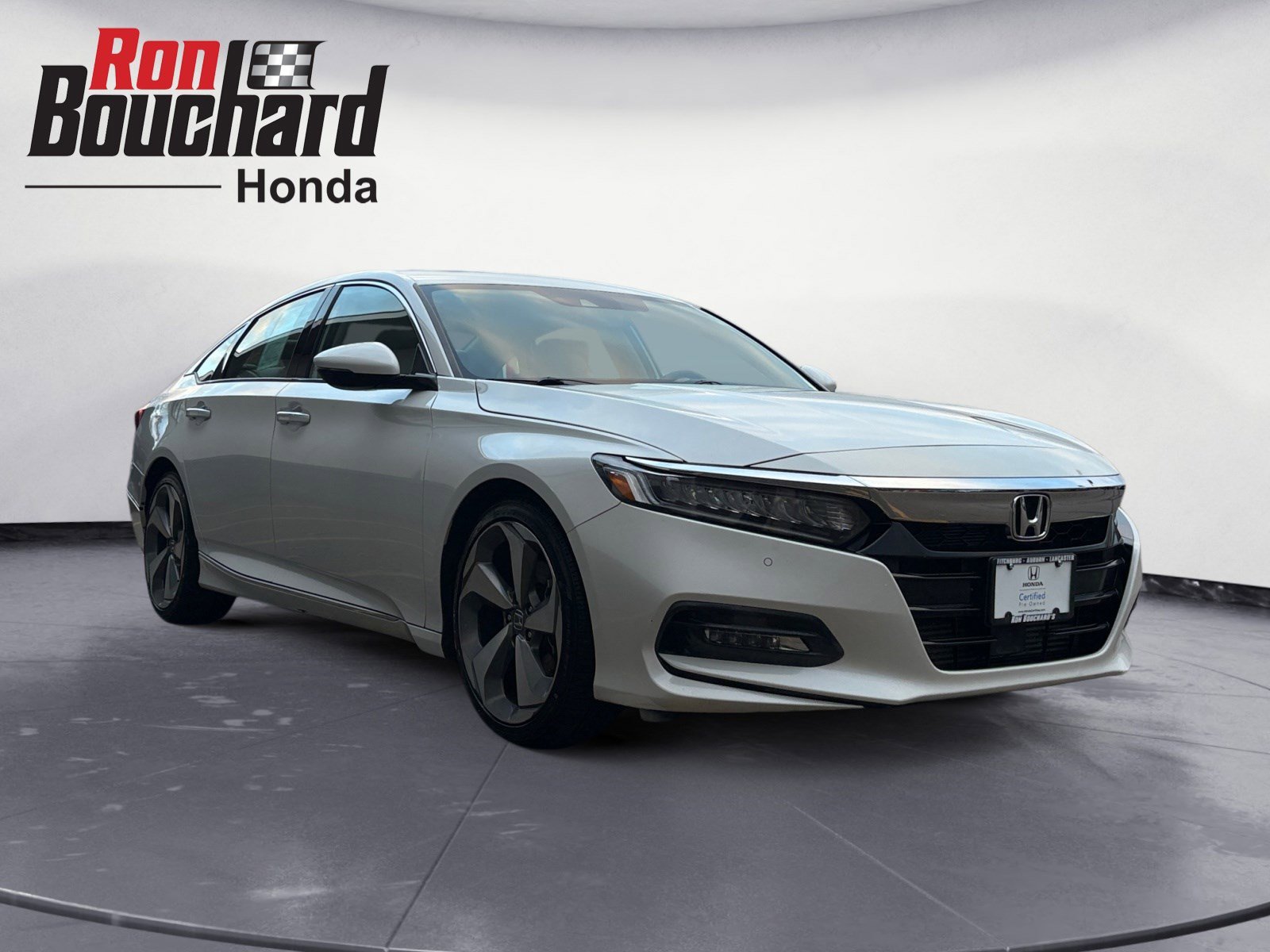 2018 Honda Accord Touring's photo