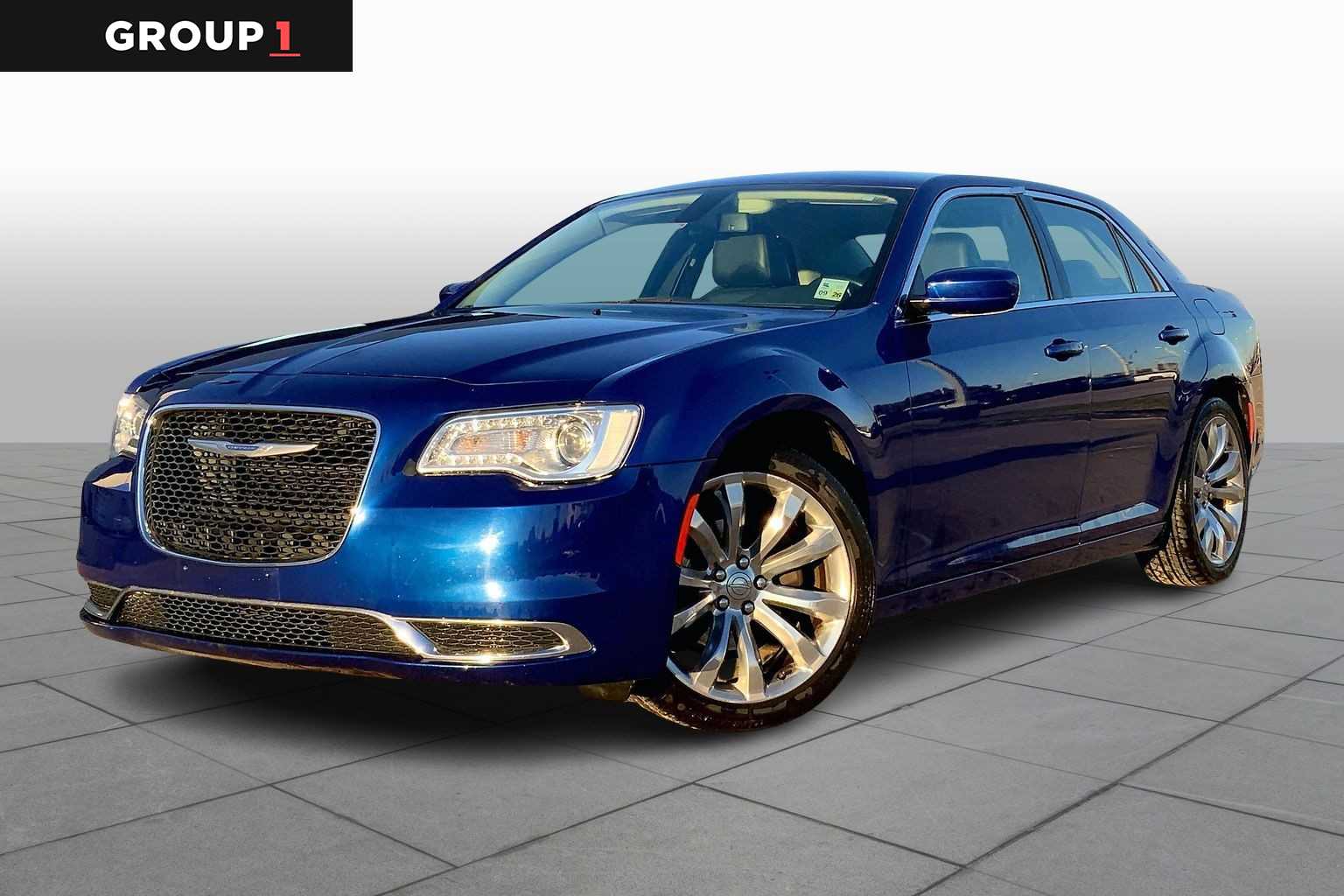 2019 Chrysler 300 Touring's photo