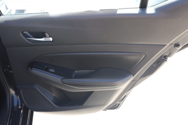 2021 Nissan Altima 2.5 SV photo 17