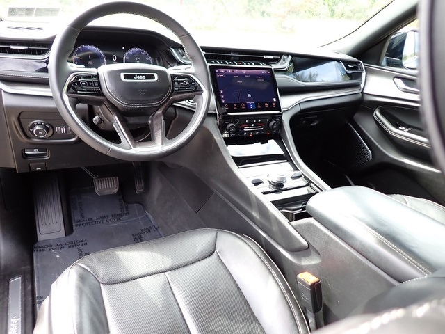2023 Jeep Grand Cherokee Overland photo 16