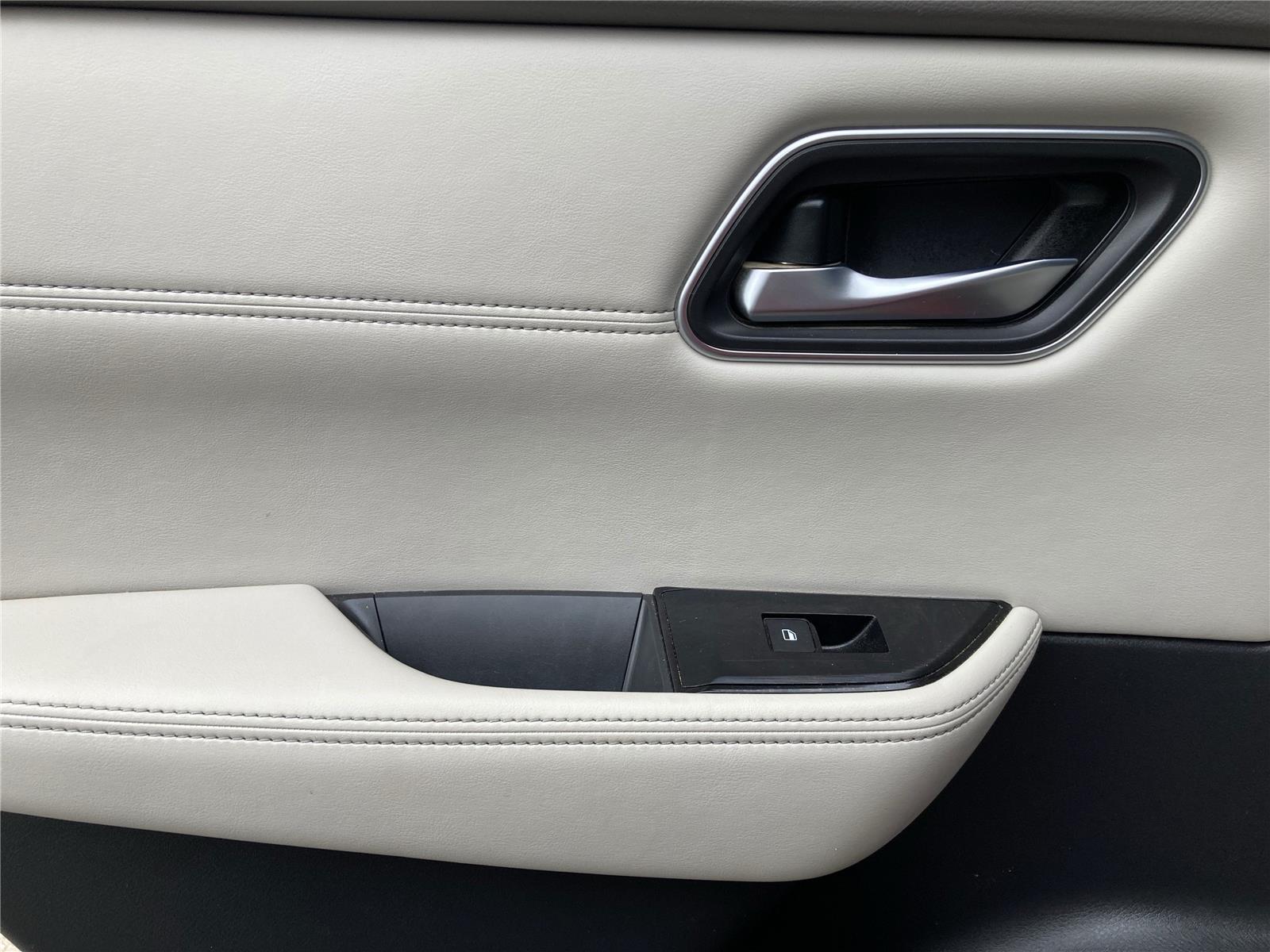 2021 Nissan Rogue SV photo 29