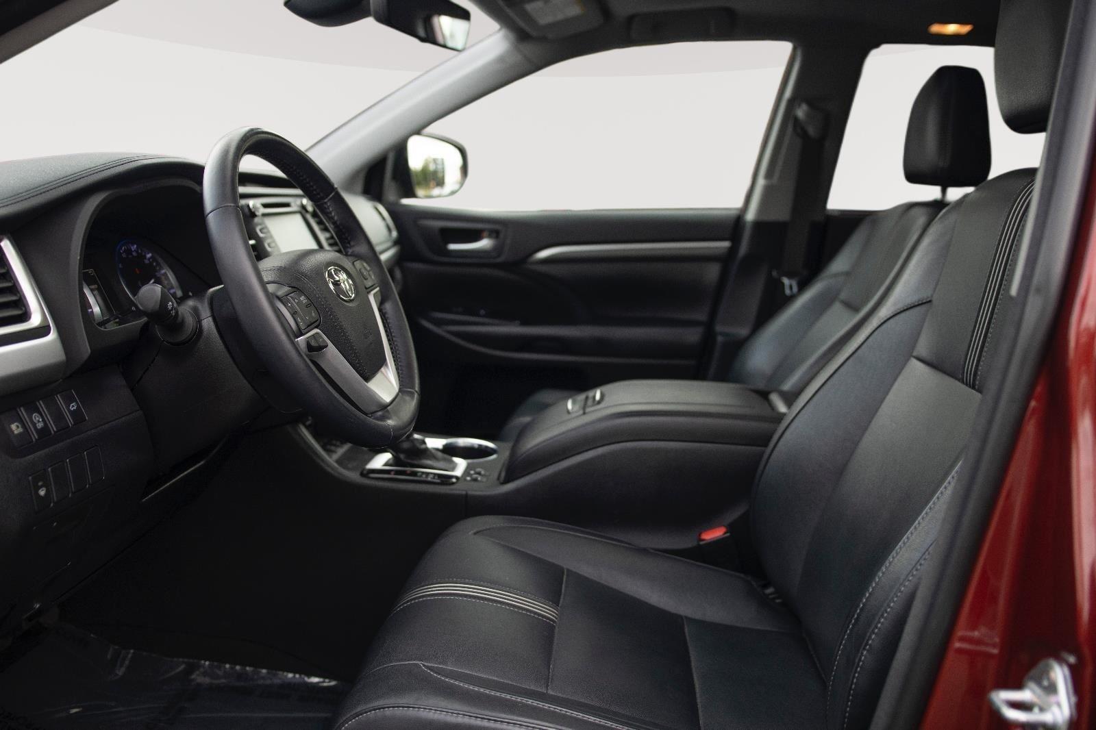 2018 Toyota Highlander SE photo 2