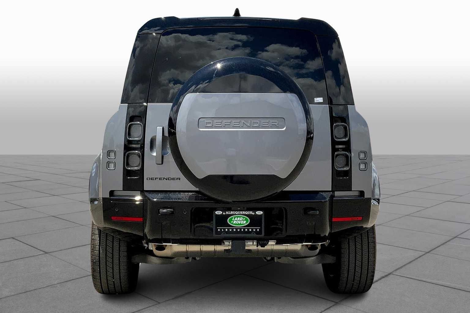 2024 Land Rover Defender 110 X photo 4