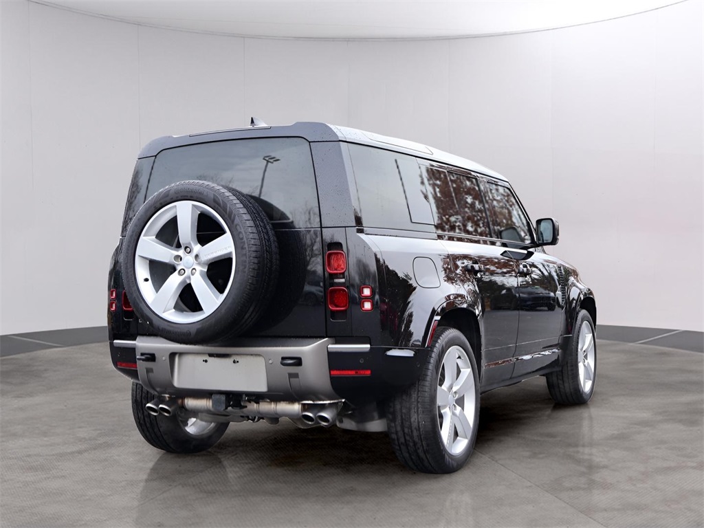 2025 Land Rover Defender 110 X-Dynamic SE photo 4