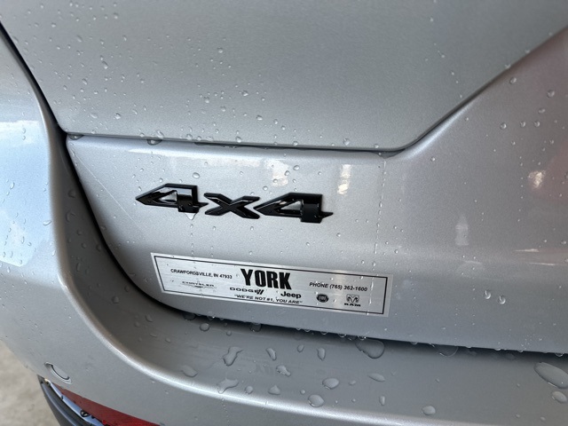 2025 Jeep Grand Cherokee Laredo Altitude photo 4