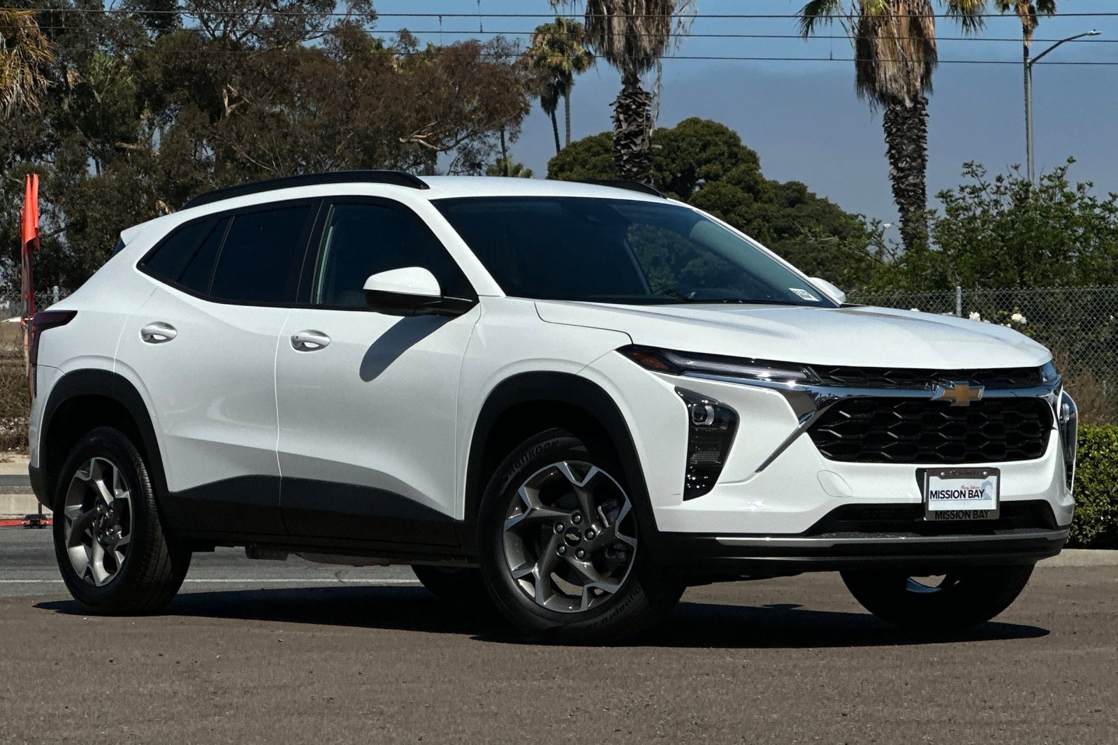 2025 Chevrolet Trax LT photo 2