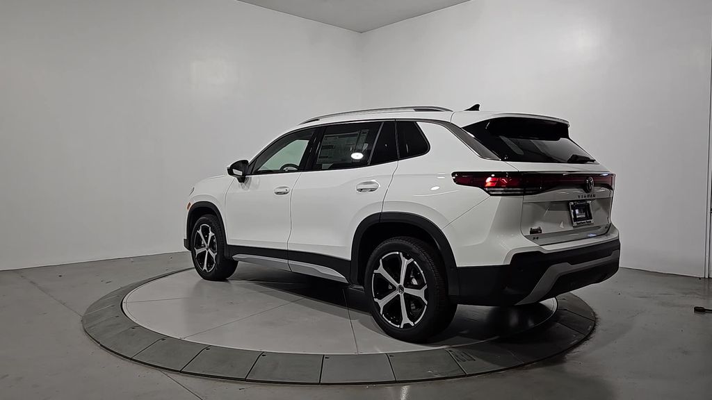 2025 Volkswagen Tiguan SE photo 2