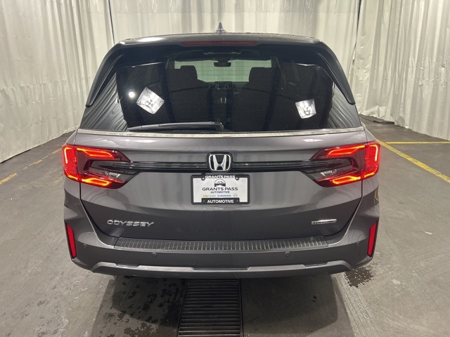 2026 Honda Odyssey Touring photo 4