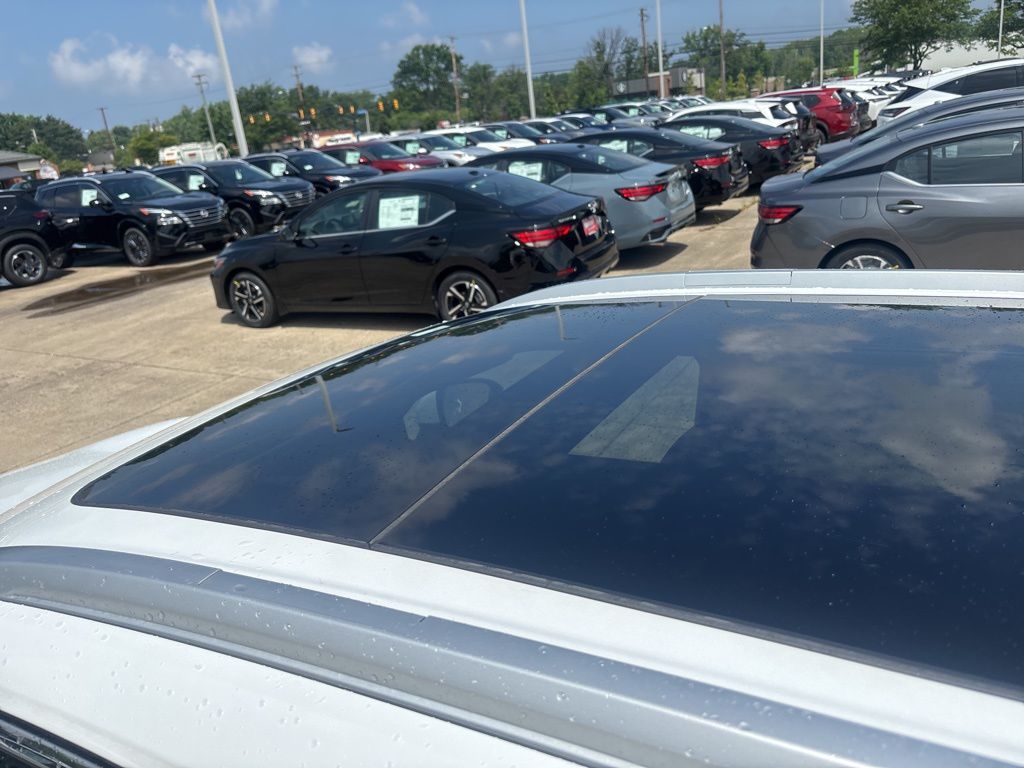 2025 Nissan Rogue Platinum photo 2