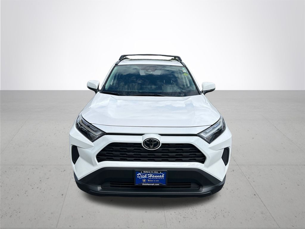 2025 Toyota RAV4 XLE photo 4