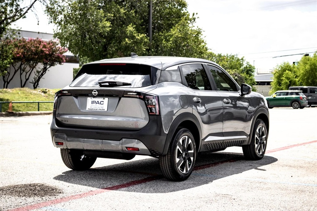 2025 Nissan Kicks SV photo 3