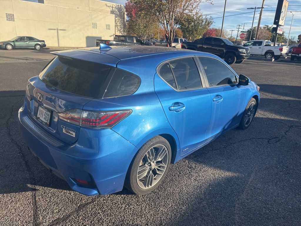 2017 Lexus CT 200h photo 4