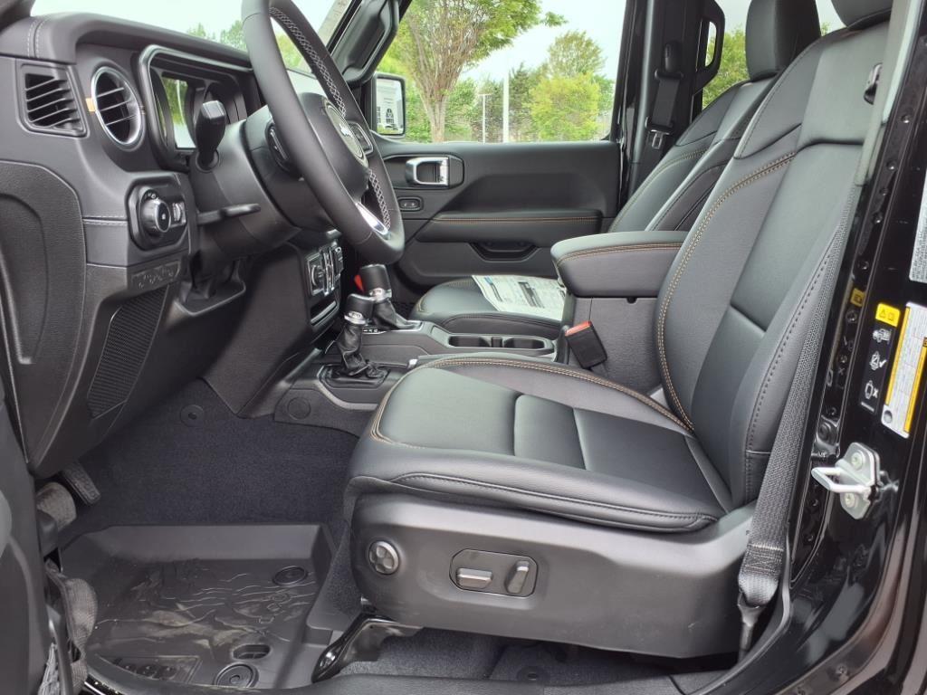 2025 Jeep Wrangler Sahara photo 3