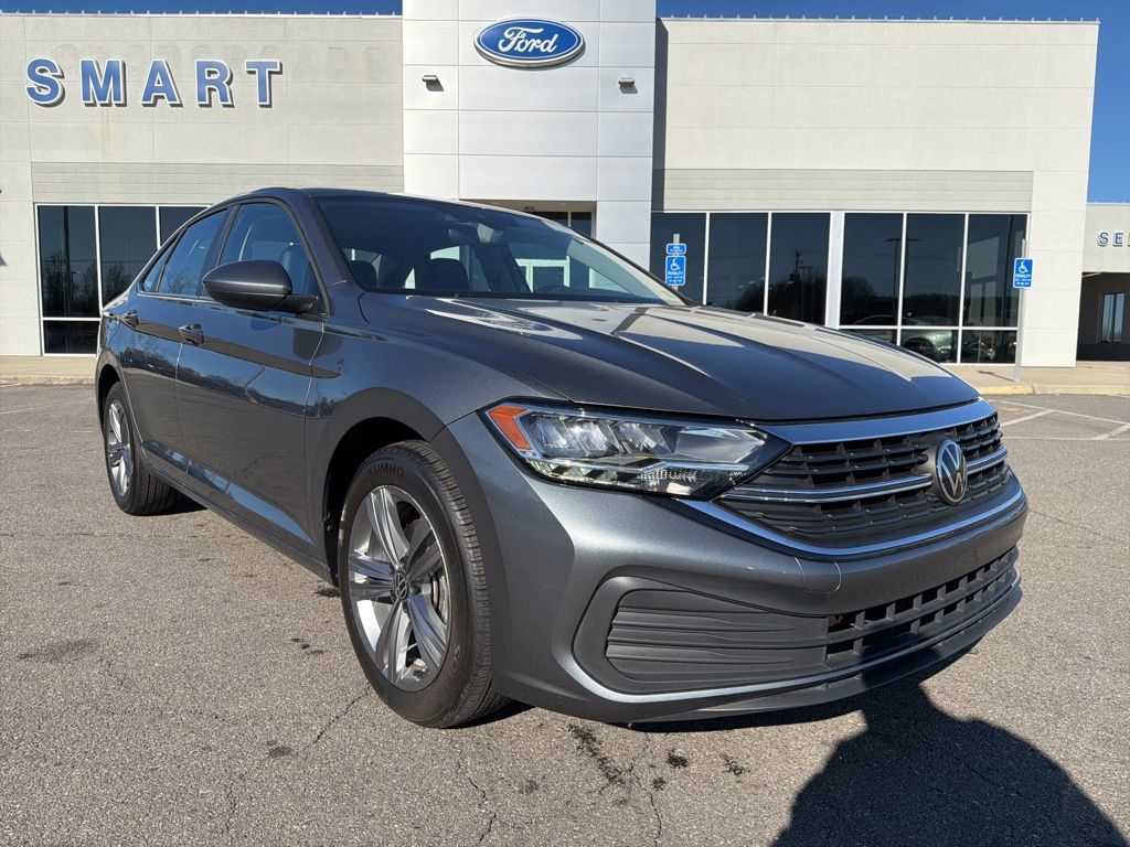 2024 Volkswagen Jetta SE's photo