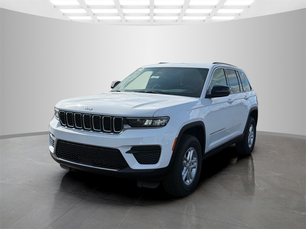 2025 Jeep Grand Cherokee Laredo photo 3