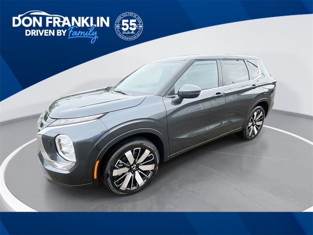 2025 Mitsubishi Outlander SE's photo