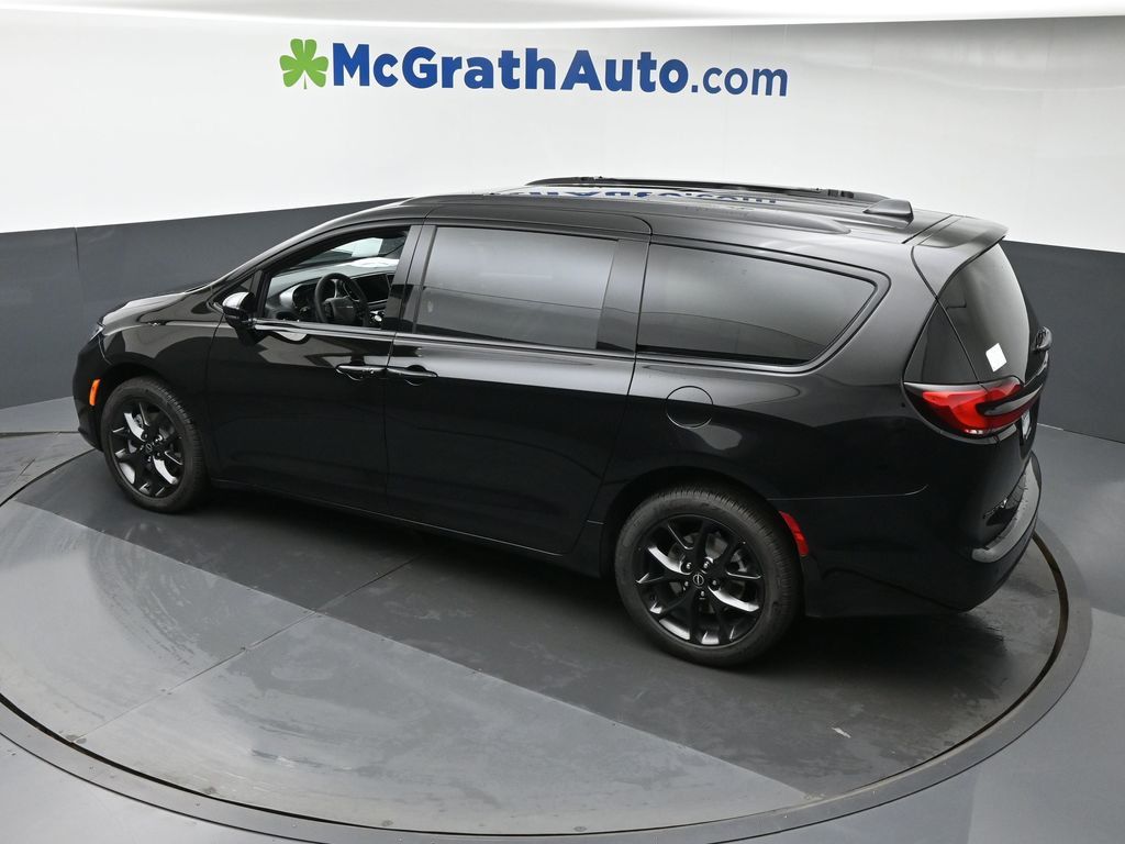 2026 Chrysler Pacifica Limited photo 19