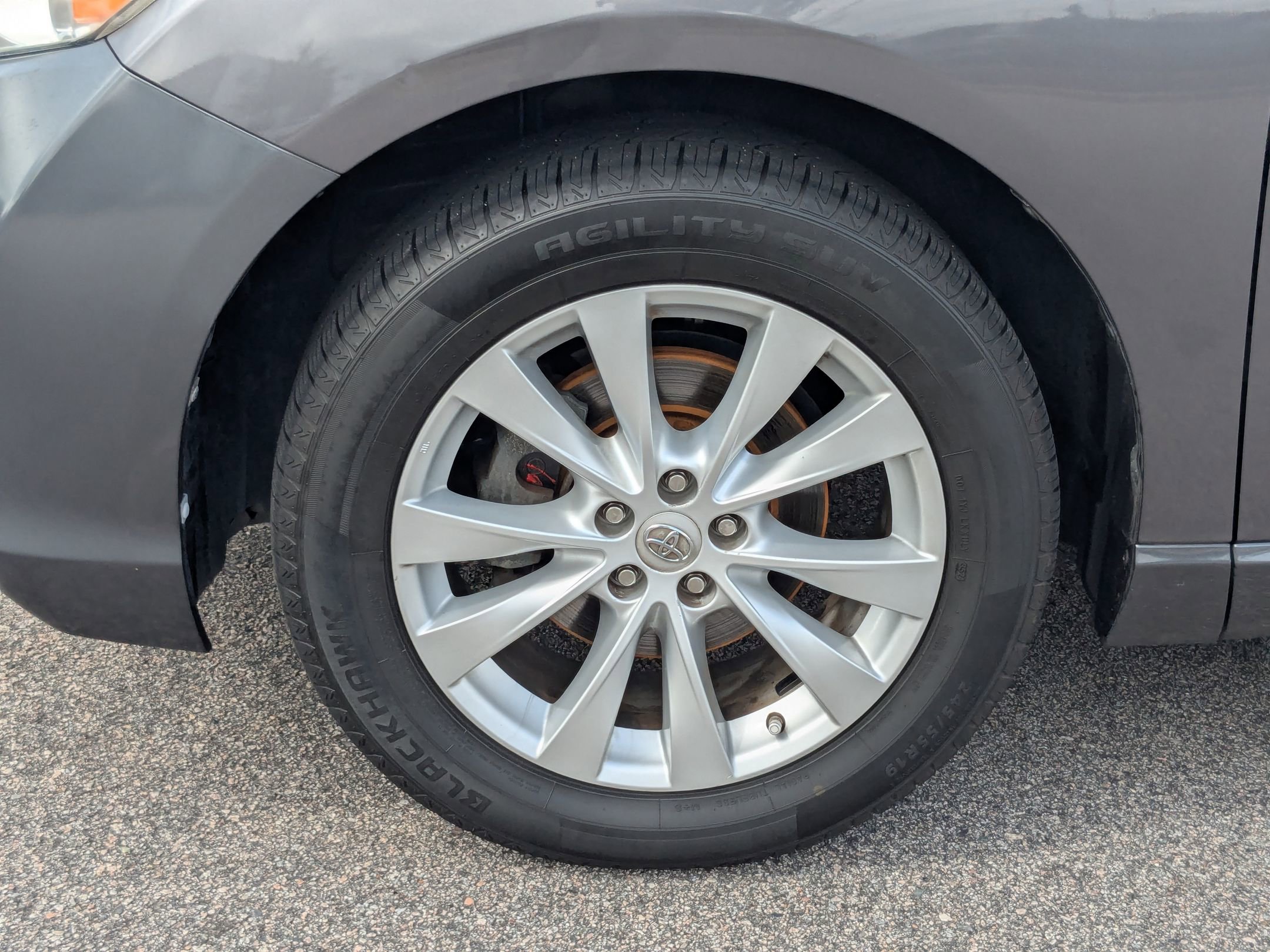 2014 Toyota Venza LE photo 2