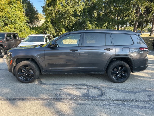 2023 Jeep Grand Cherokee Altitude photo 2