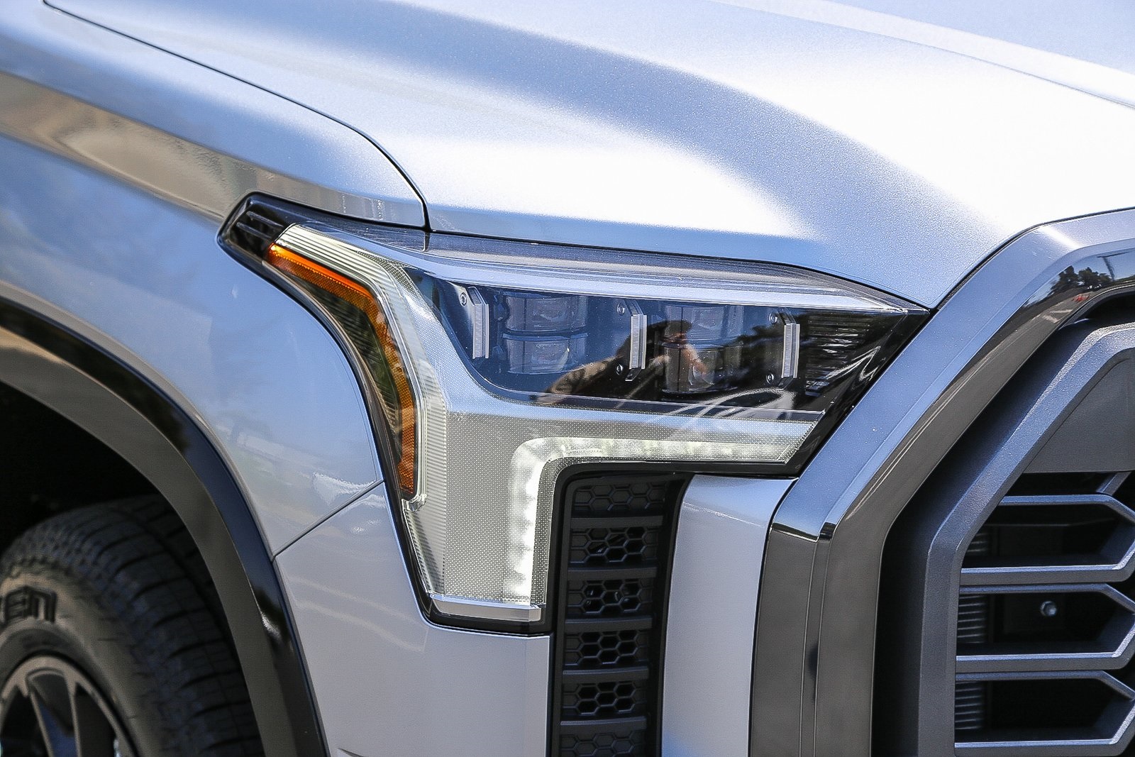 2025 Toyota Tundra Platinum CrewMax photo 4