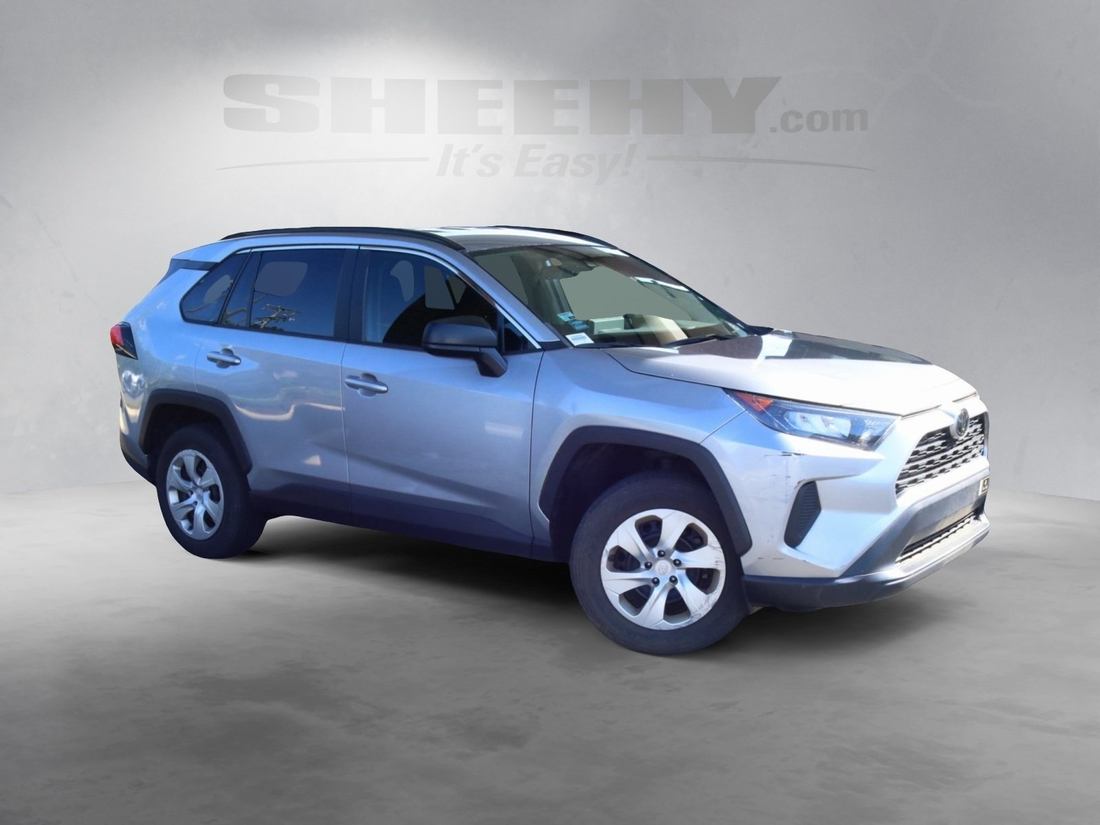 2020 Toyota RAV4 LE photo 2