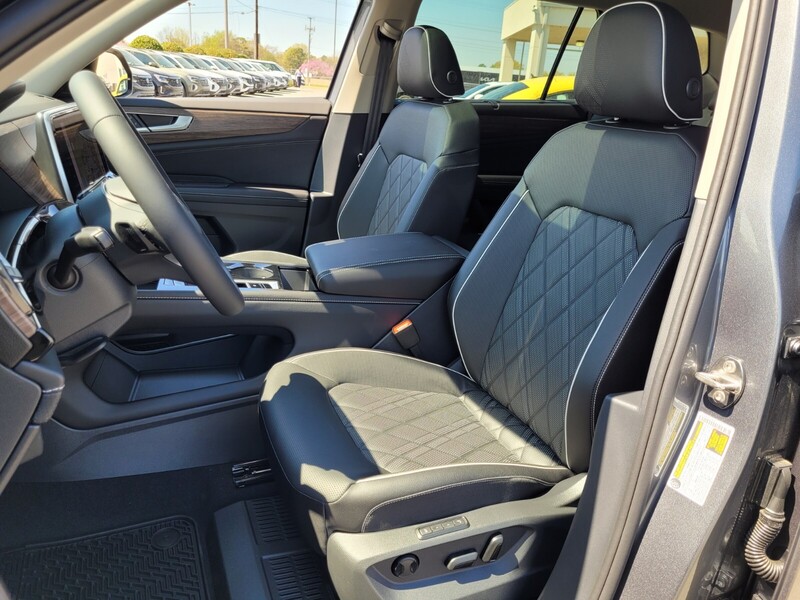 2025 Toyota RAV4 SEL Premium R-Line photo 3
