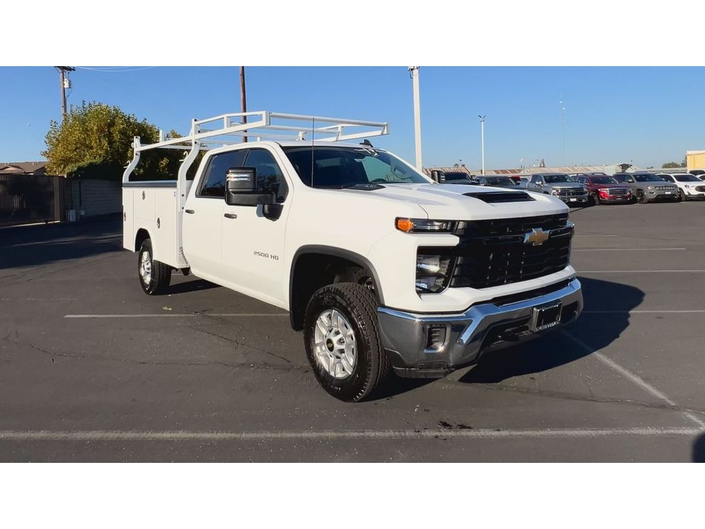 2025 Chevrolet Silverado 2500HD photo 3