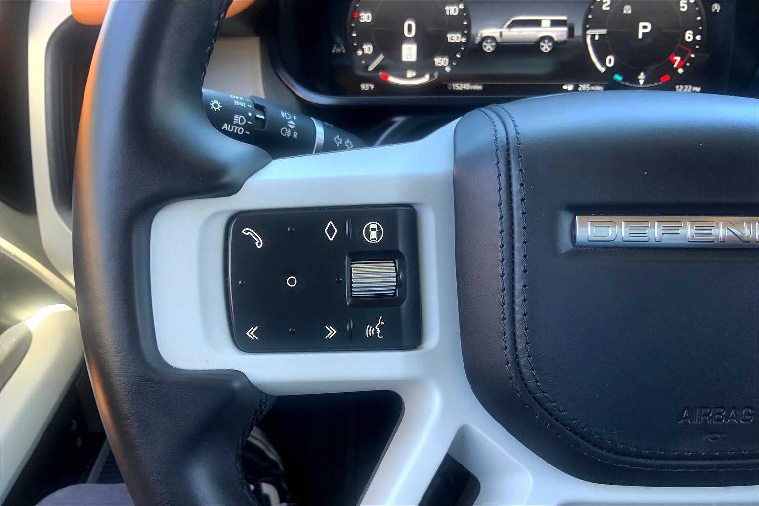 2024 Land Rover Defender S photo 20