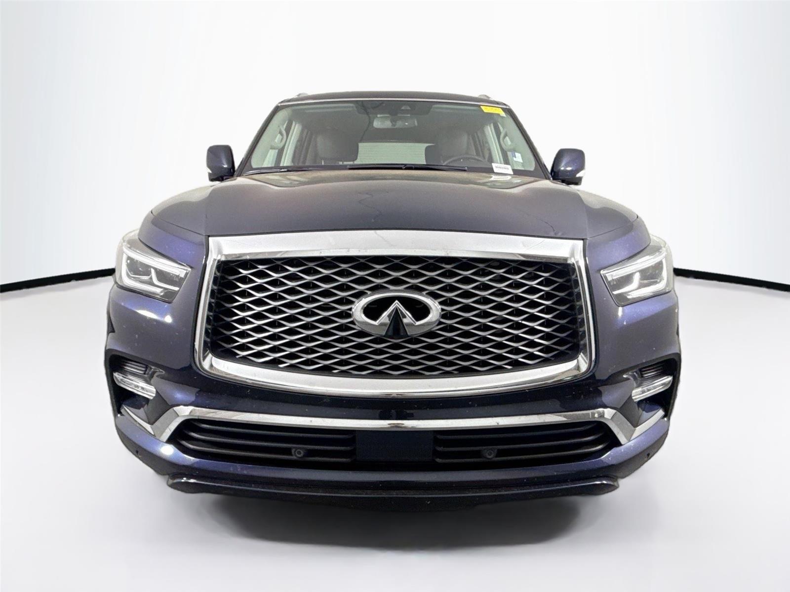 2019 Infiniti QX80 Luxe photo 3
