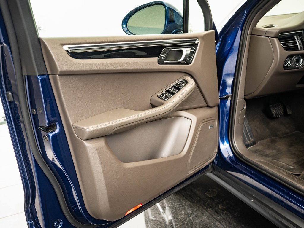 2024 Porsche Macan T photo 22