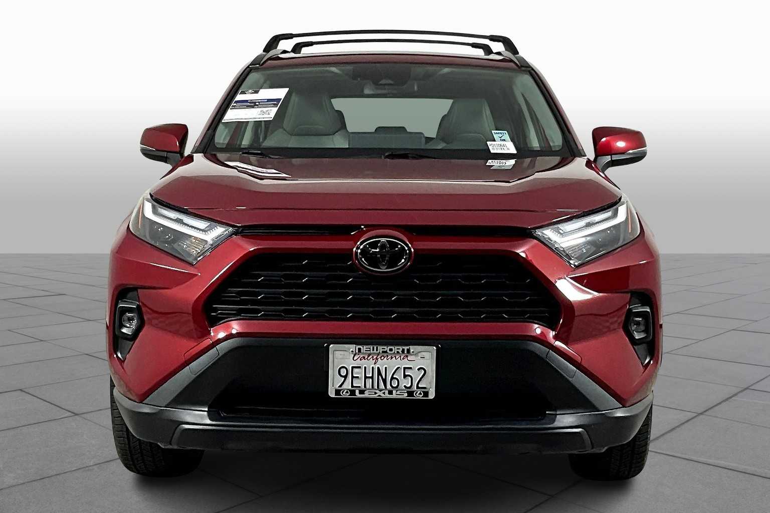 2023 Toyota RAV4 XLE Premium photo 3