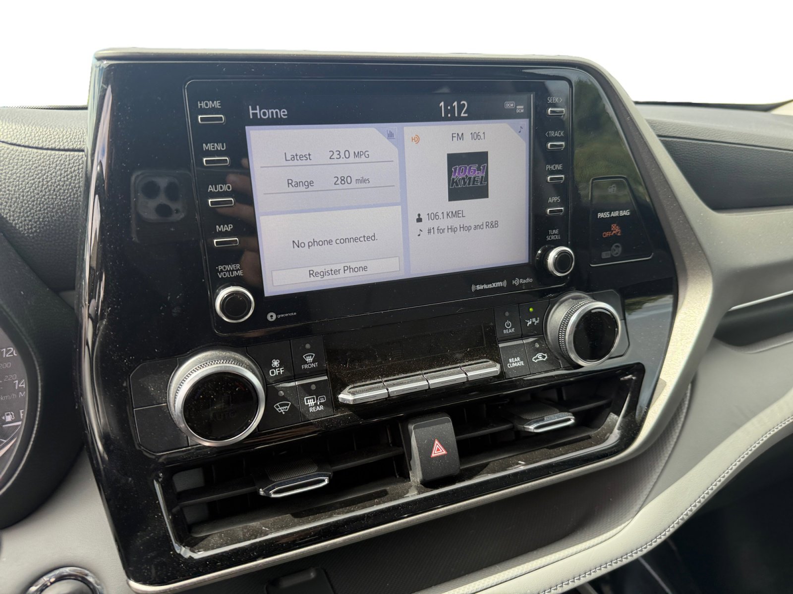 2022 Toyota Highlander LE photo 11