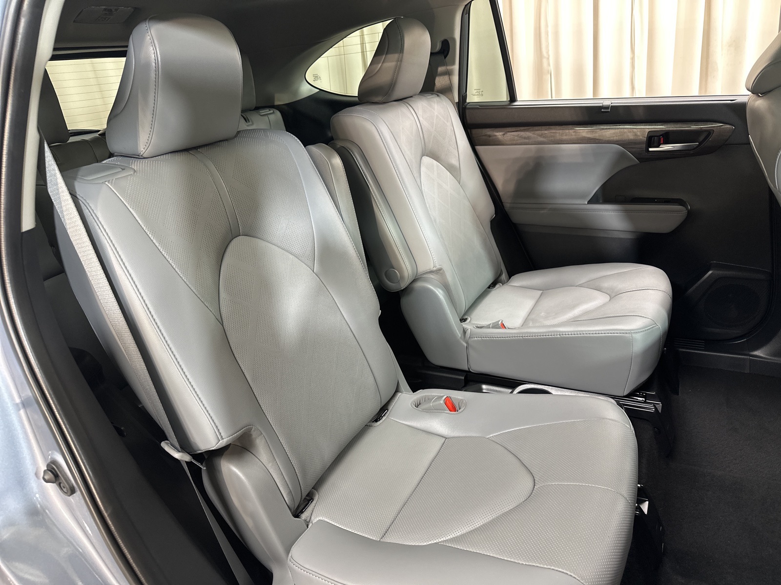 2021 Toyota Highlander Platinum photo 16